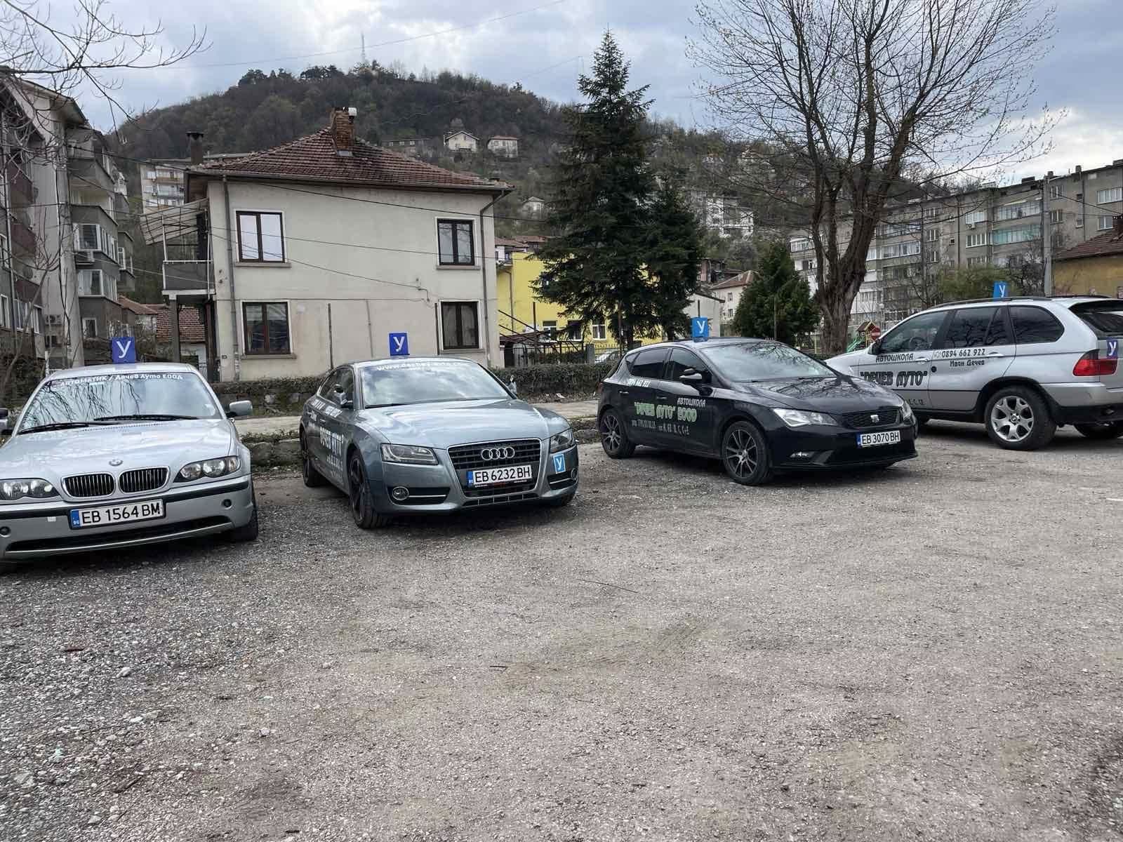 Снимка от галерията на Дечев Авто
